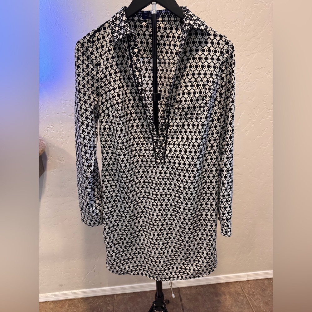 The Limited Black and White Geometric V-Neck Long Sleeve Tunic Dress